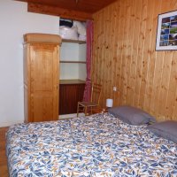 Chambre 1 espace rangements